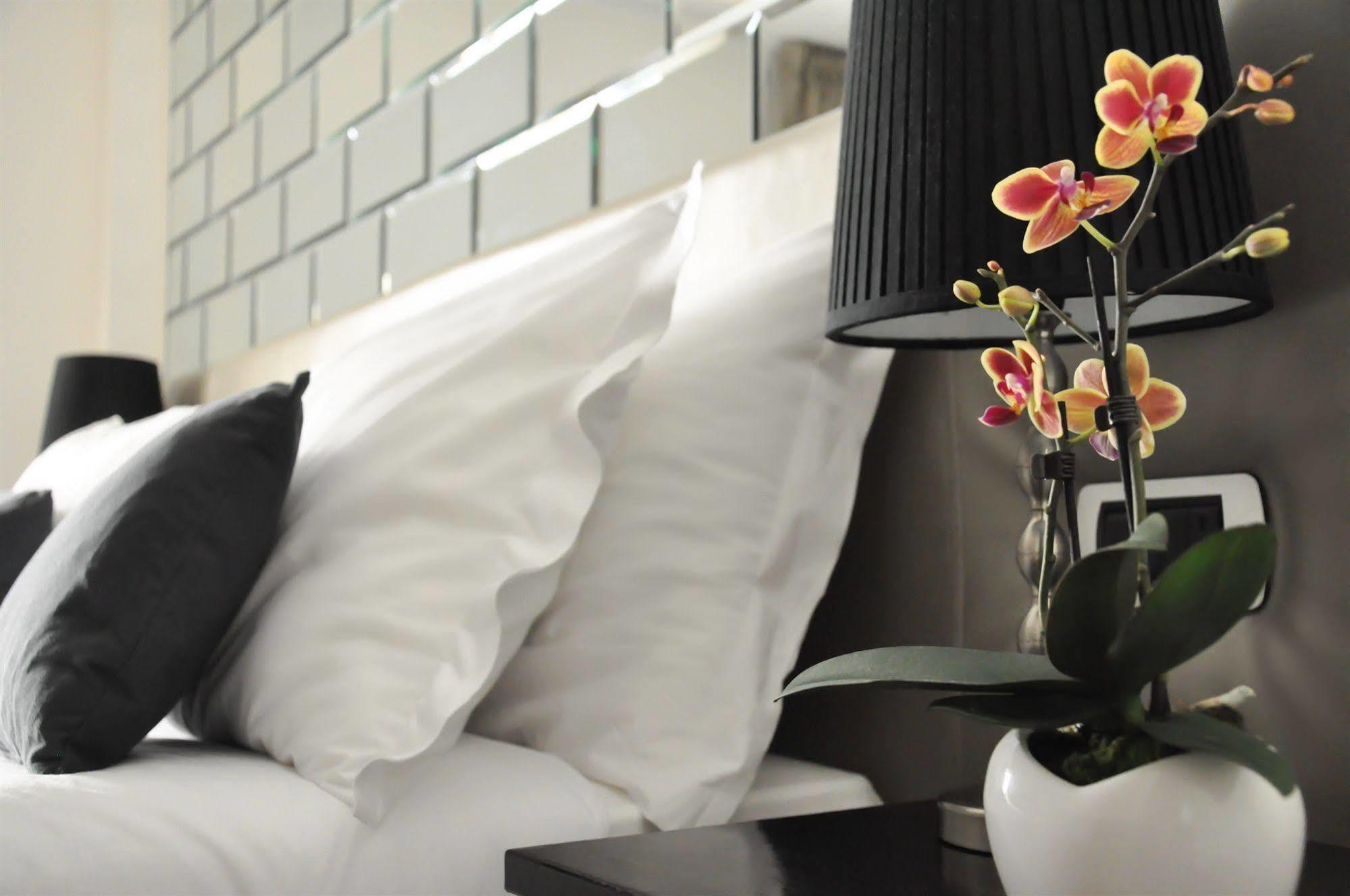The Royals Experience Bed and Breakfast Neapel Exteriör bild