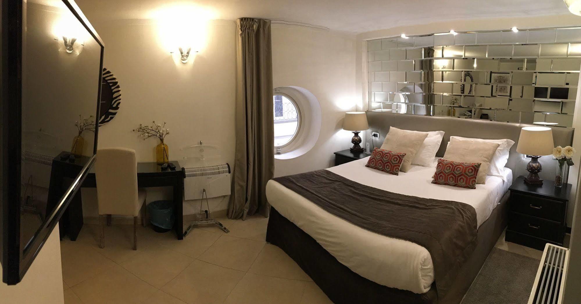 The Royals Experience Bed and Breakfast Neapel Exteriör bild