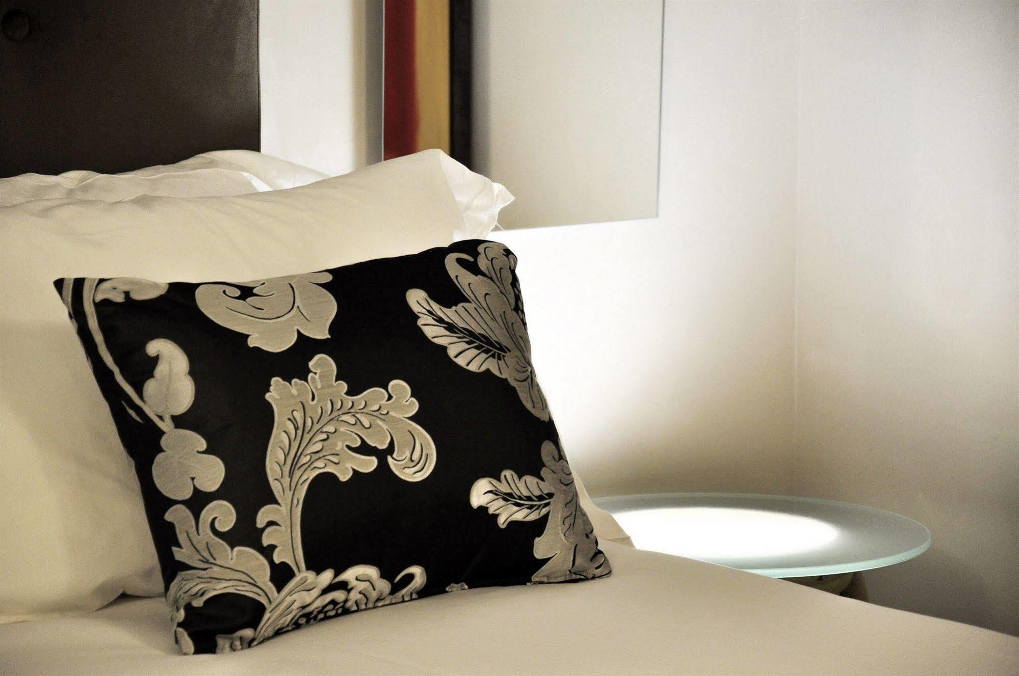 The Royals Experience Bed and Breakfast Neapel Exteriör bild